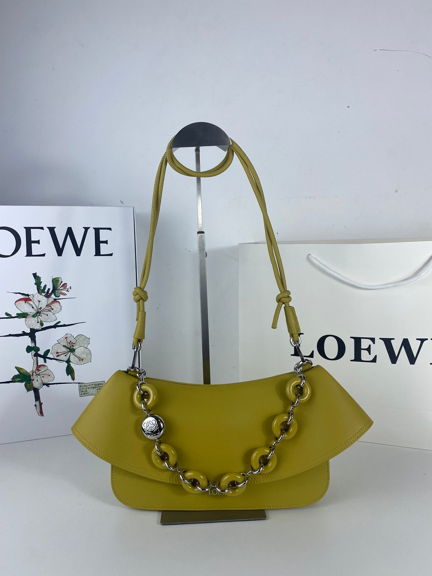 B1R66A11 Popular leather bag