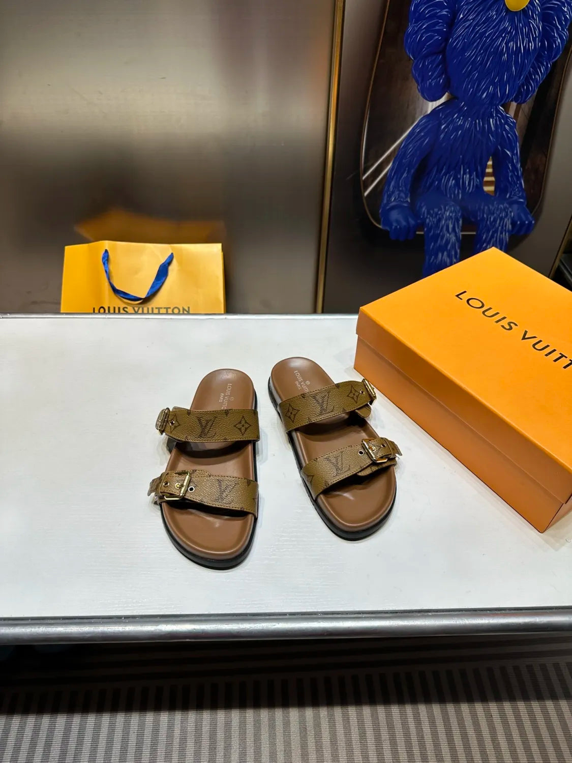 Z1ZE10 Popular sandals
