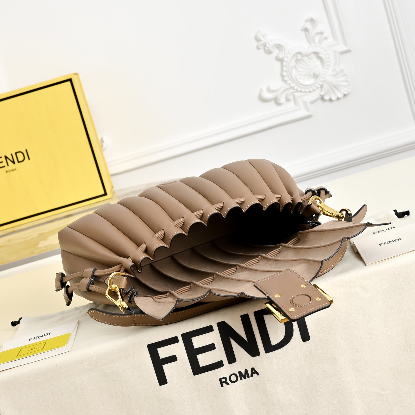 B1P36F106 Popular leather bag