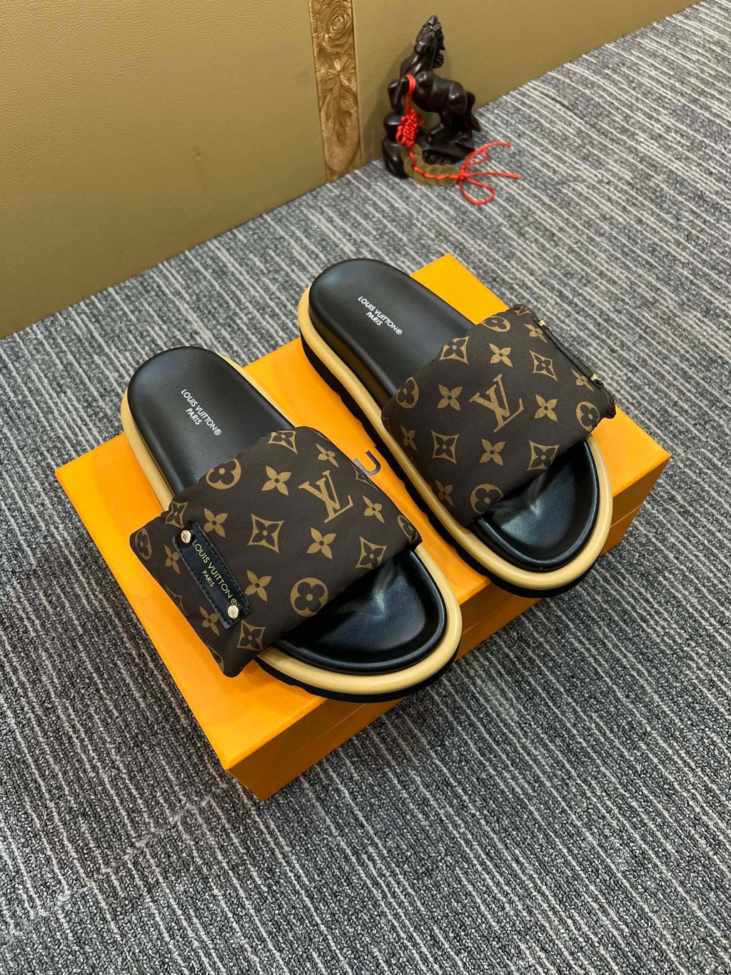 Z5XE118 Popular leather quality Slippers