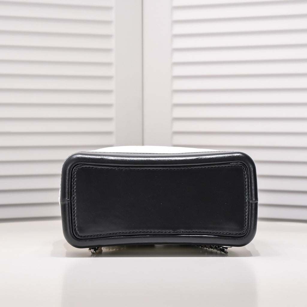 B1X34C262 Popular  leather bag 