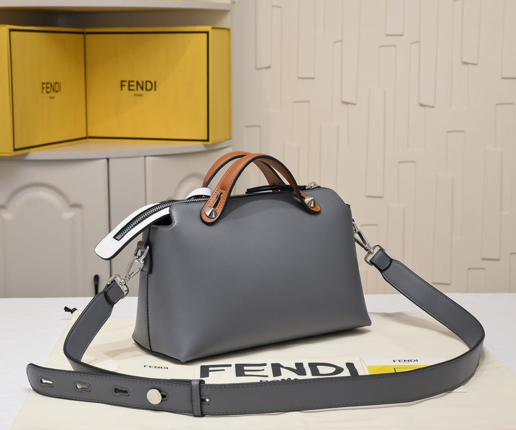 B12X43F132 Popular leather bag 
