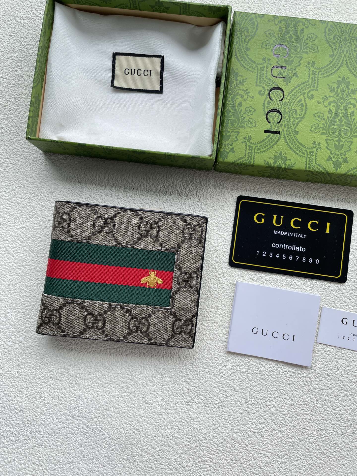 B1X56B9 Popular leather wallets ( with full packaging )