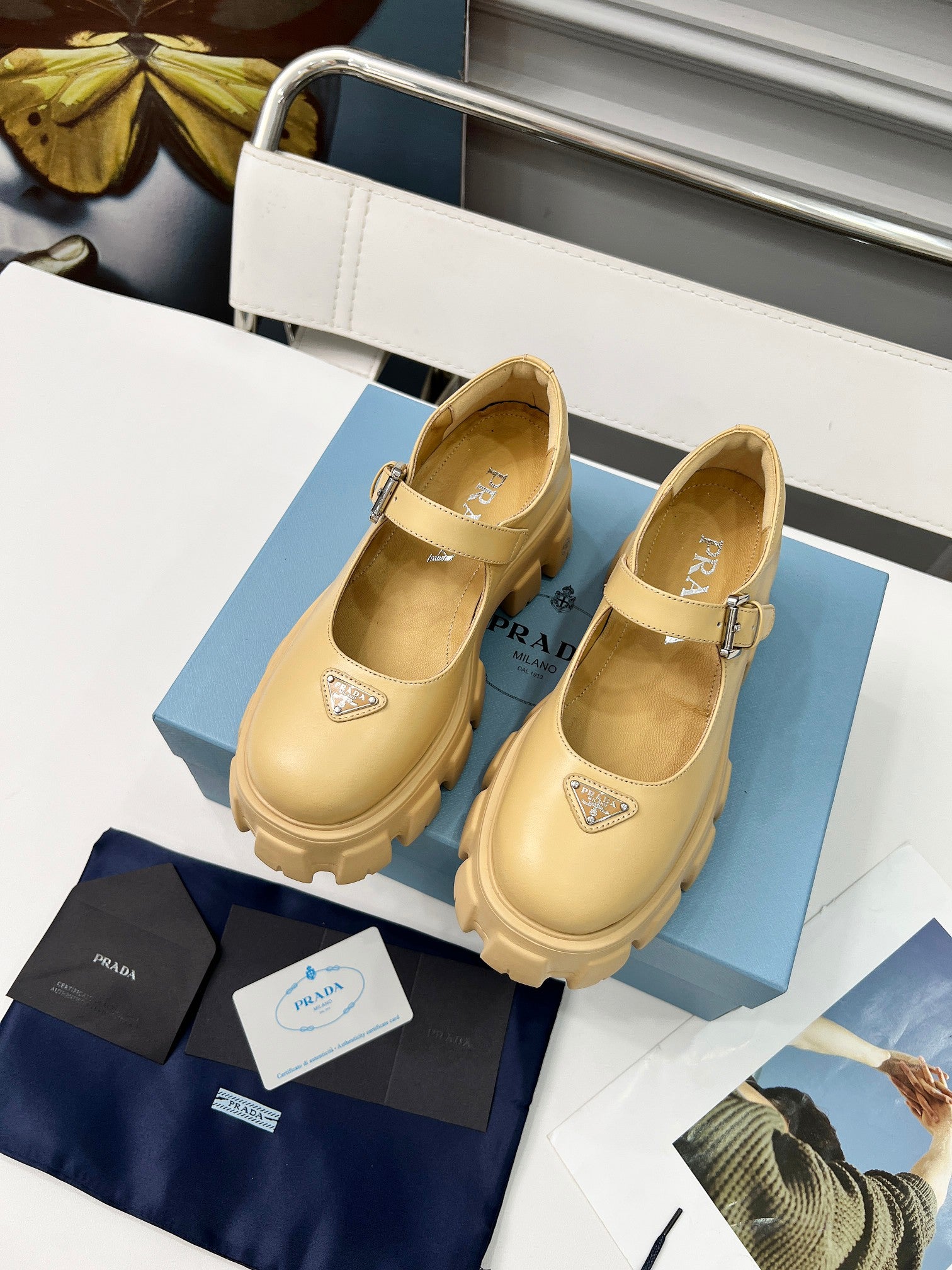 Z2Q95P143  Popular high-quality leather Shoes