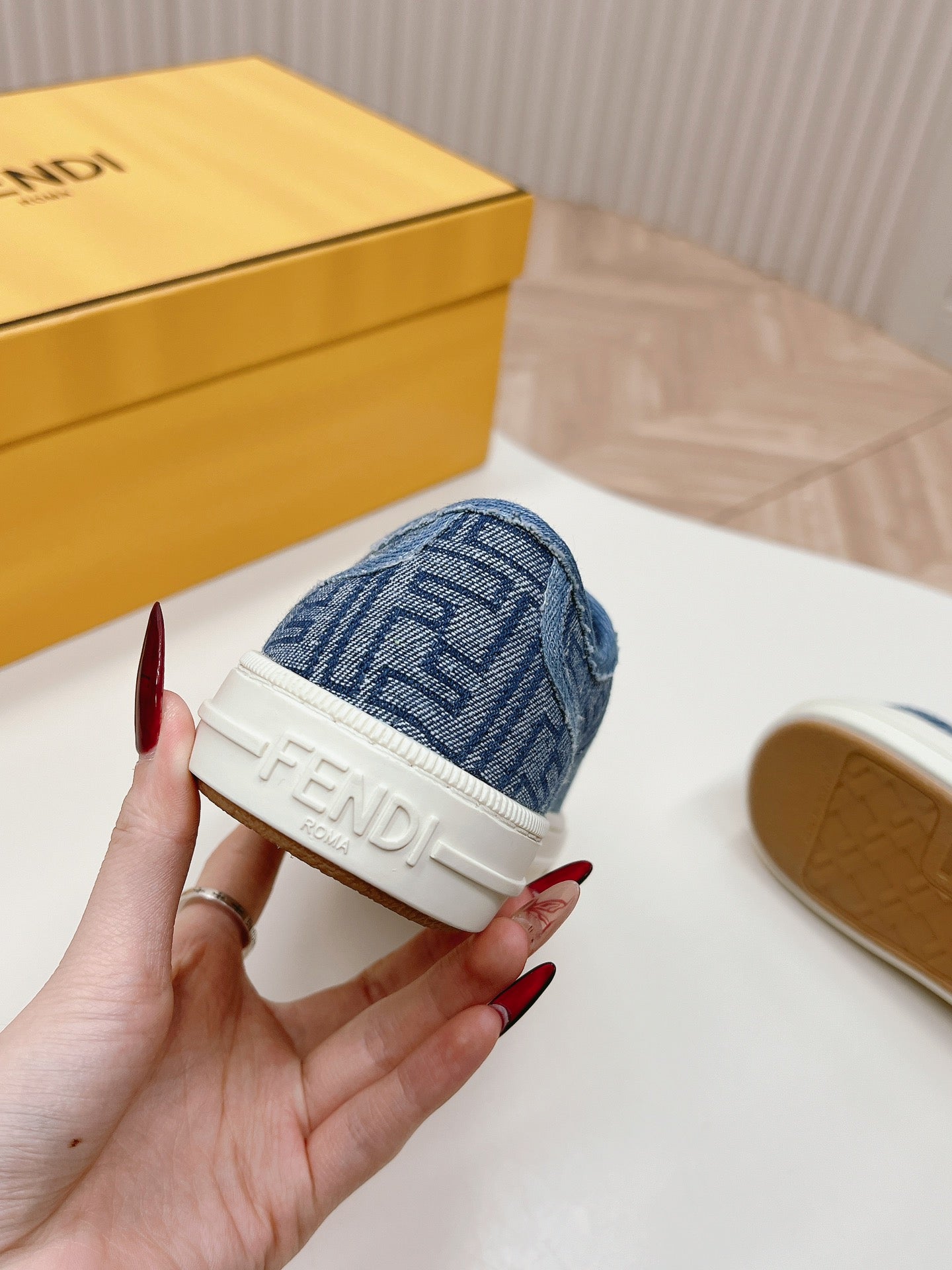 Z2Q105F423 Popular high-quality Shoes
