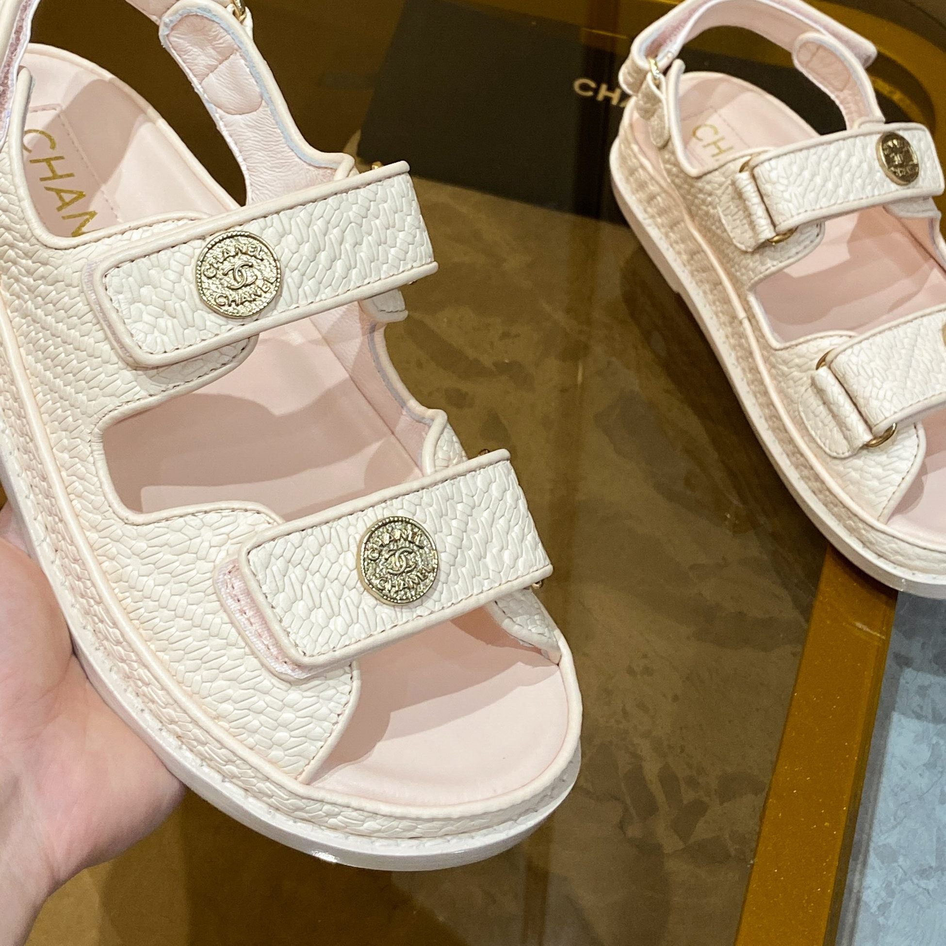 Z2Q55C49 Popular leather shoes