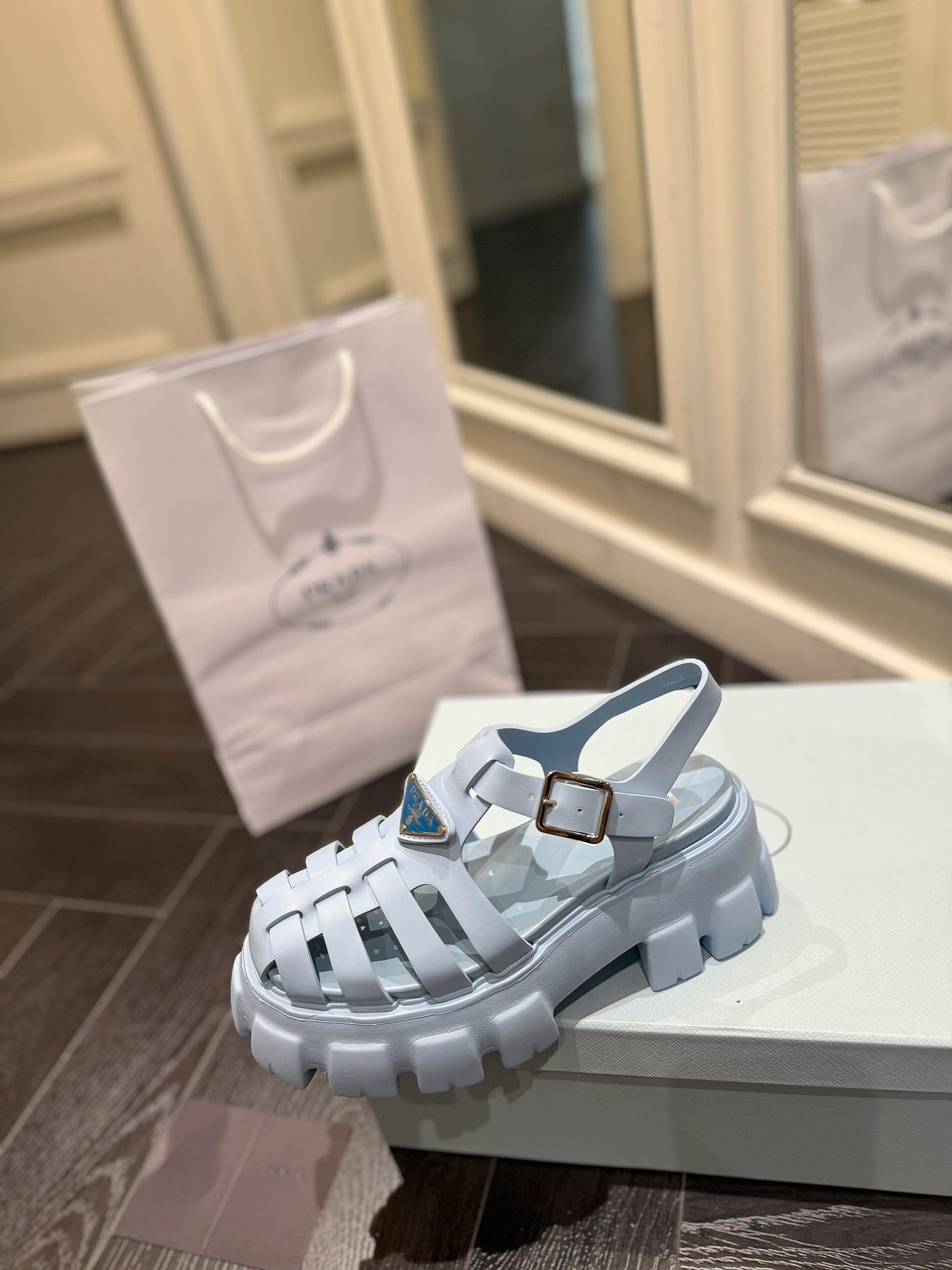 Z2R85P51  Popular high-quality shoes