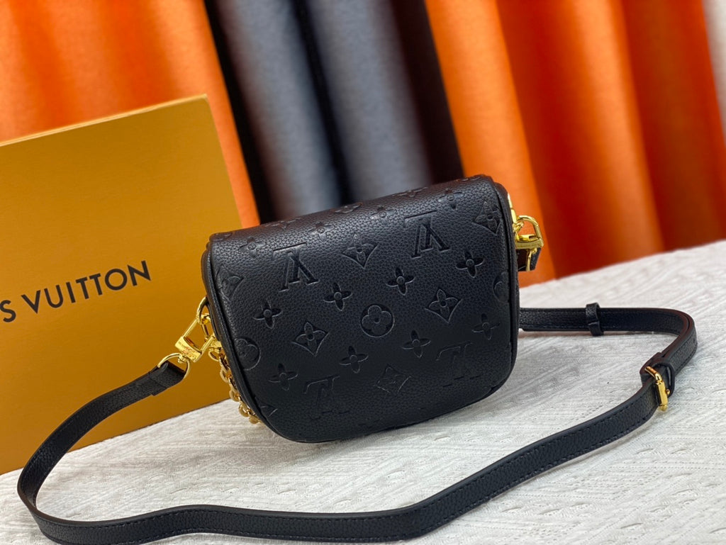 B1N55E57 Popular  leather bag