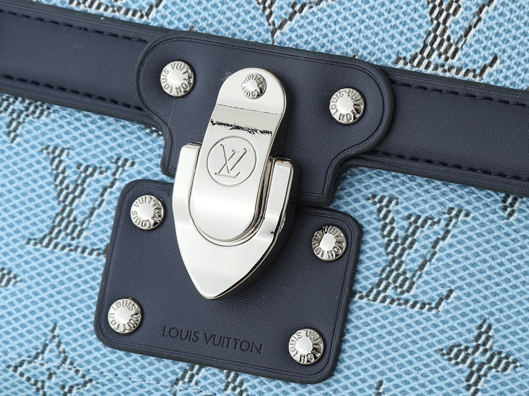 B1R15E47  Popular  leather bag