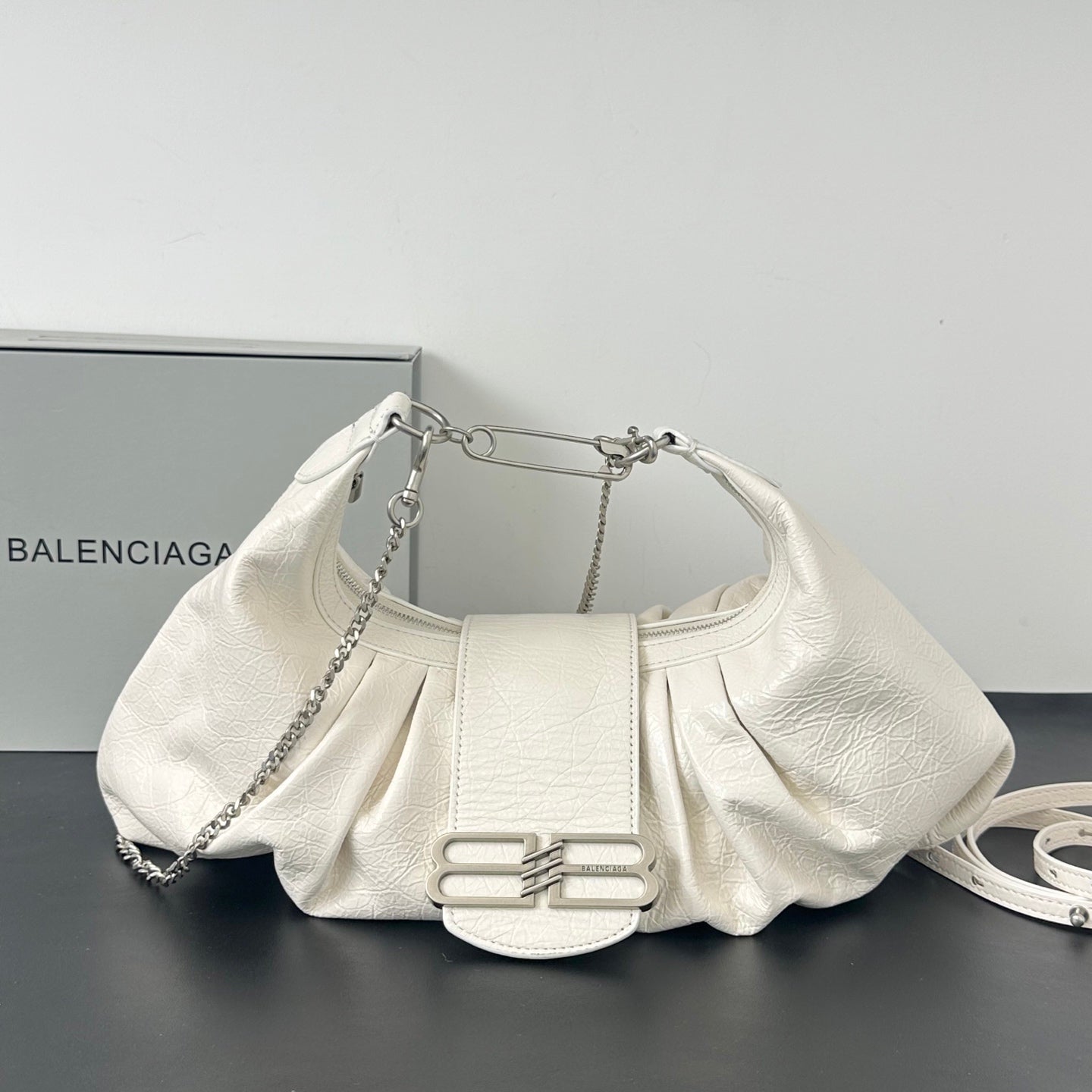 B1P36J119 Popular leather bag