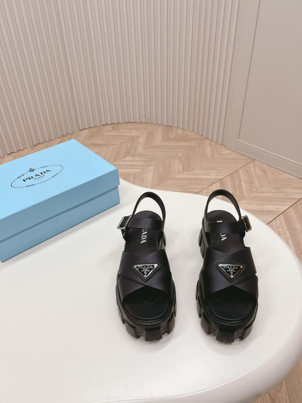 ZPX76P4 Popular sandals