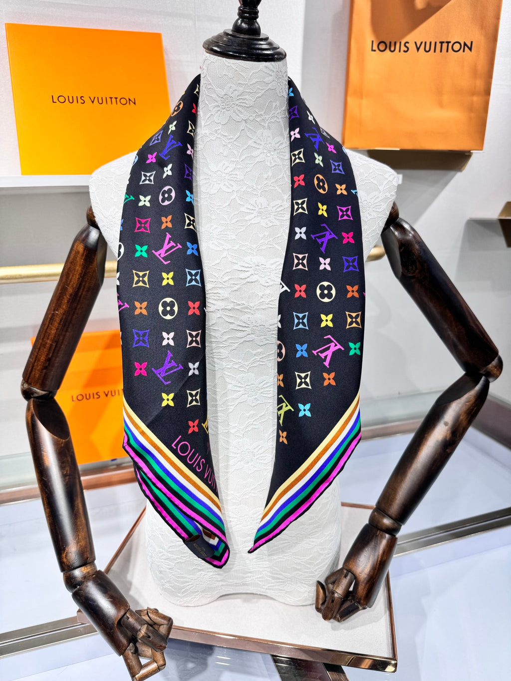 W1N55E89 Popular Silk Scarve
