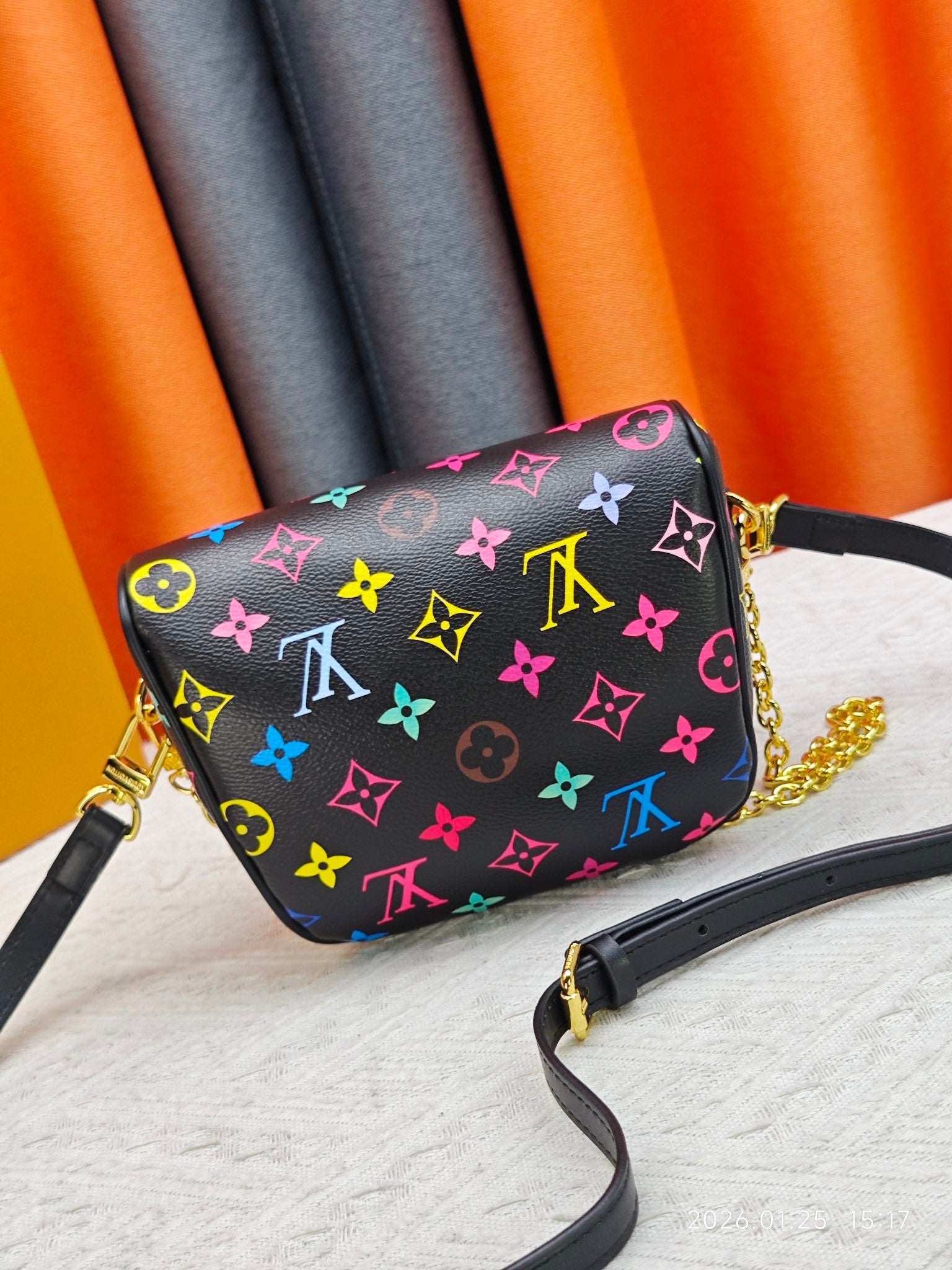 B1P46E76 Popular leather bag