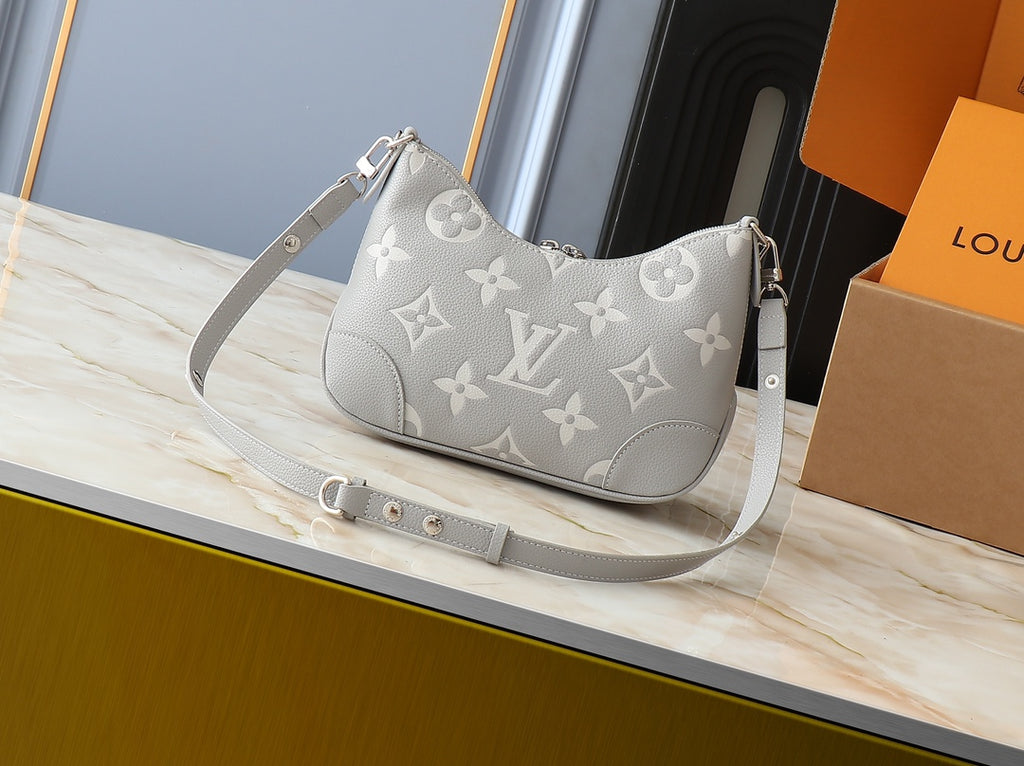 B1R76E49 Popular leather bag