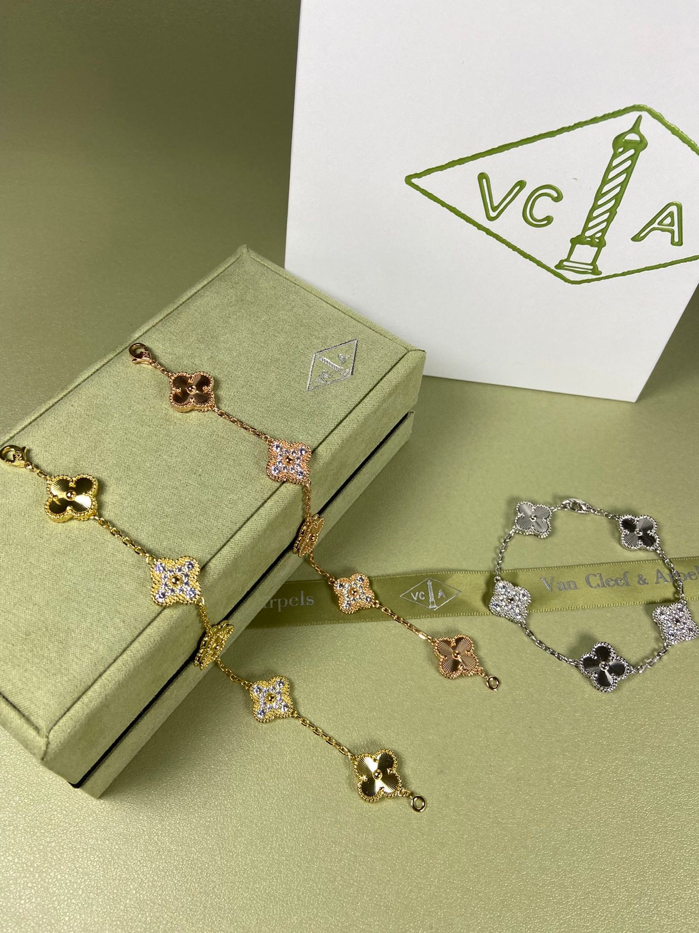 X5X94VA181K  Popular bracelets  5 flowers normal size1.5cm flower