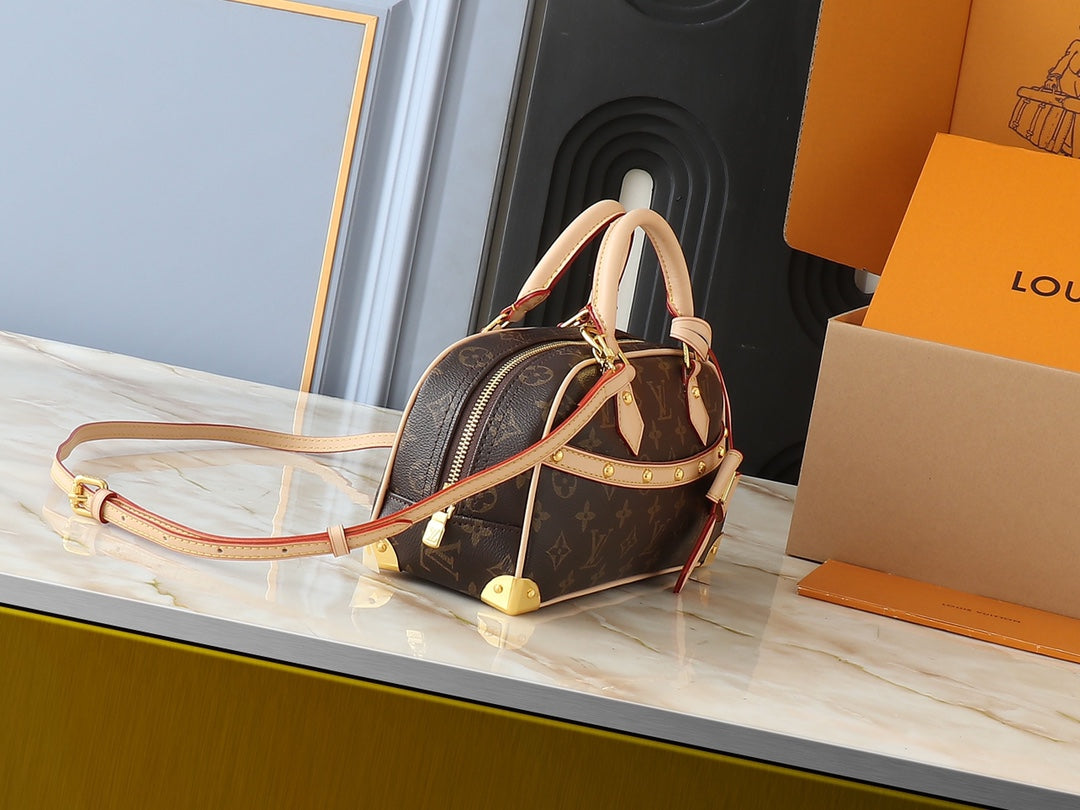 B12W15E4 Popular leather bag