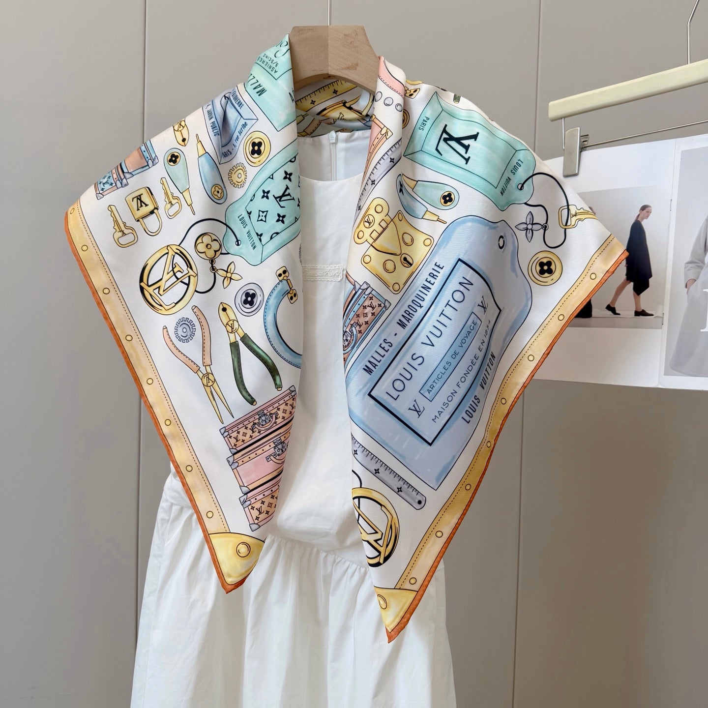W1N36E18 Popular Silk Scarve
