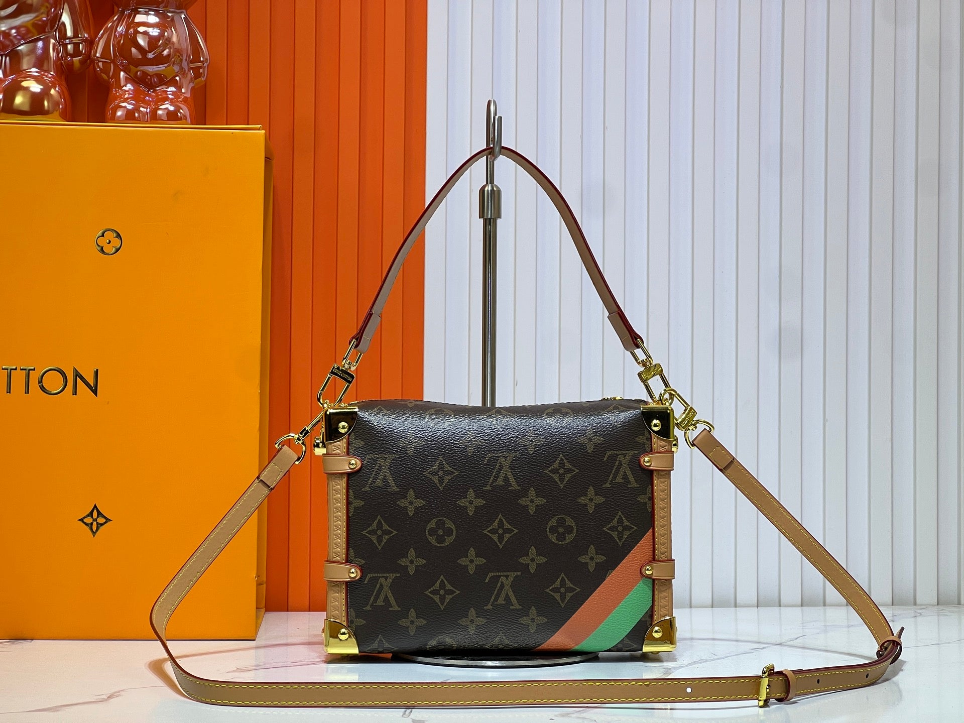 B1N55E19 Popular leather bag