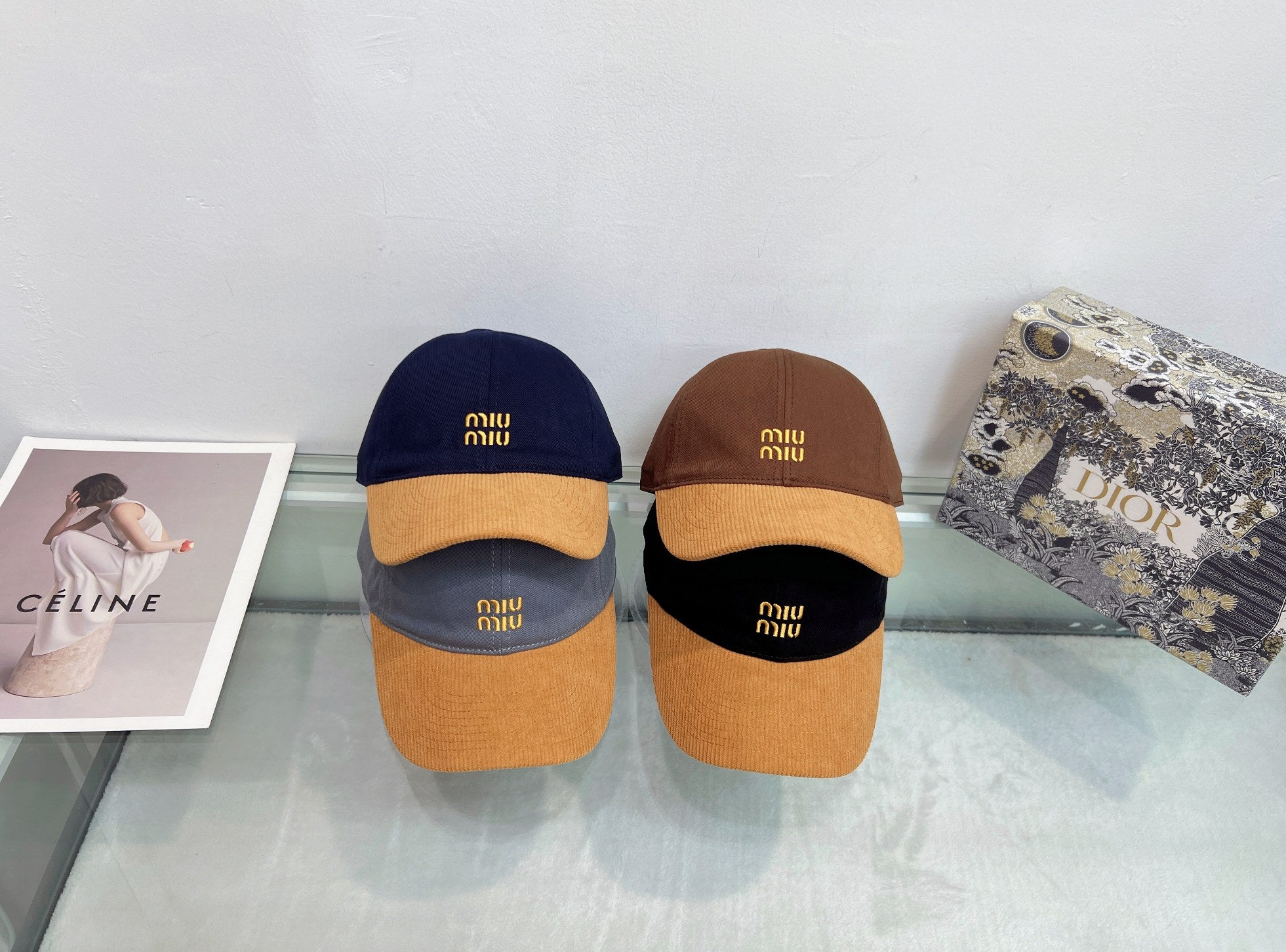 M1Q105A116 Popular hats