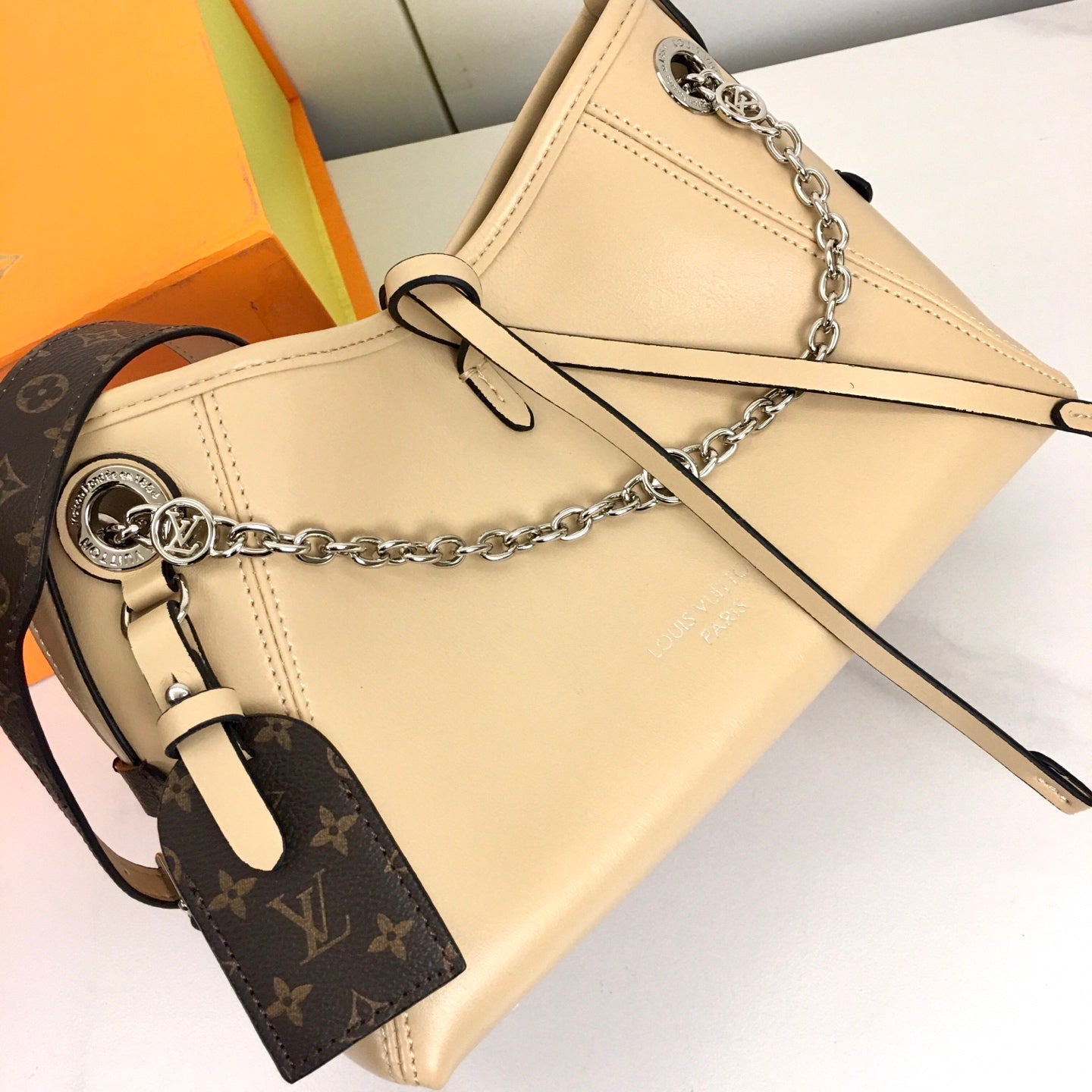 B1W35E113 Popular  leather bag