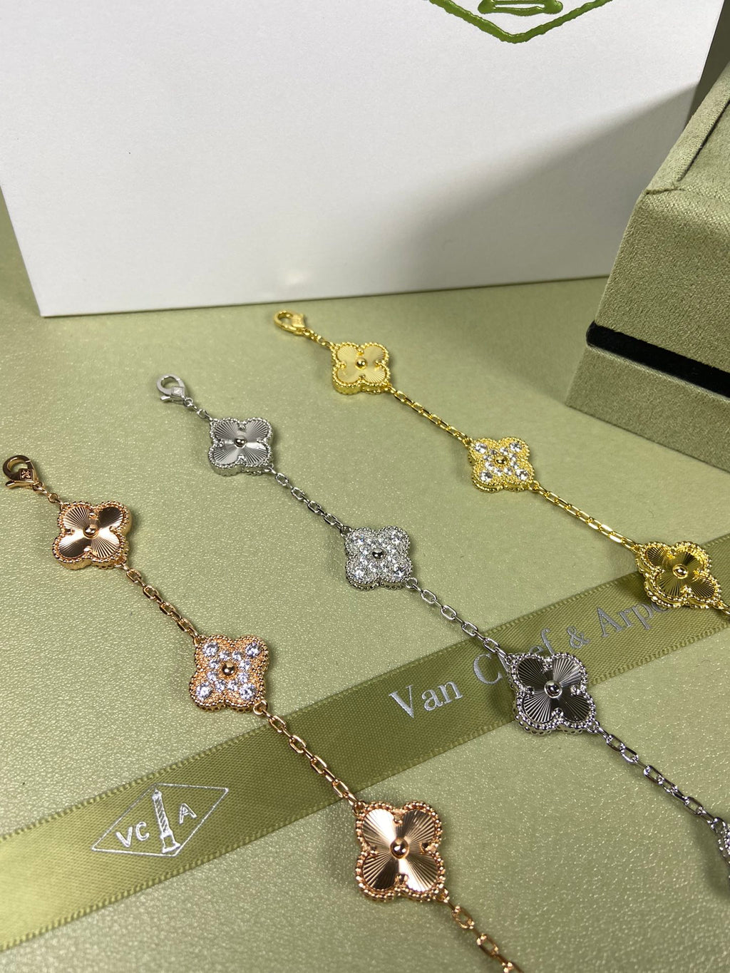 X5X94VA181K  Popular bracelets  5 flowers normal size1.5cm flower