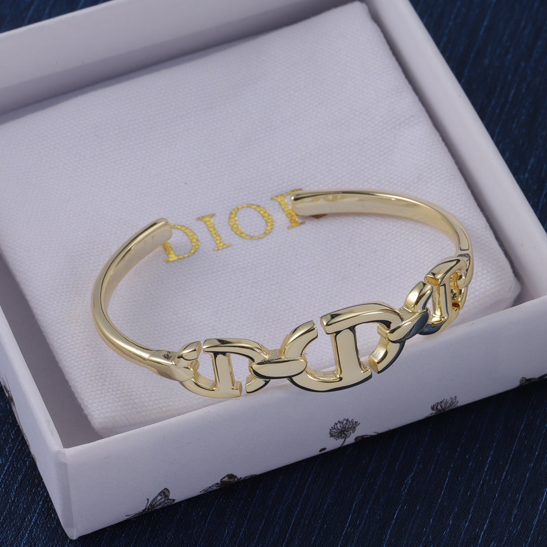 X1Z94D1067K  Popular Bracelets
