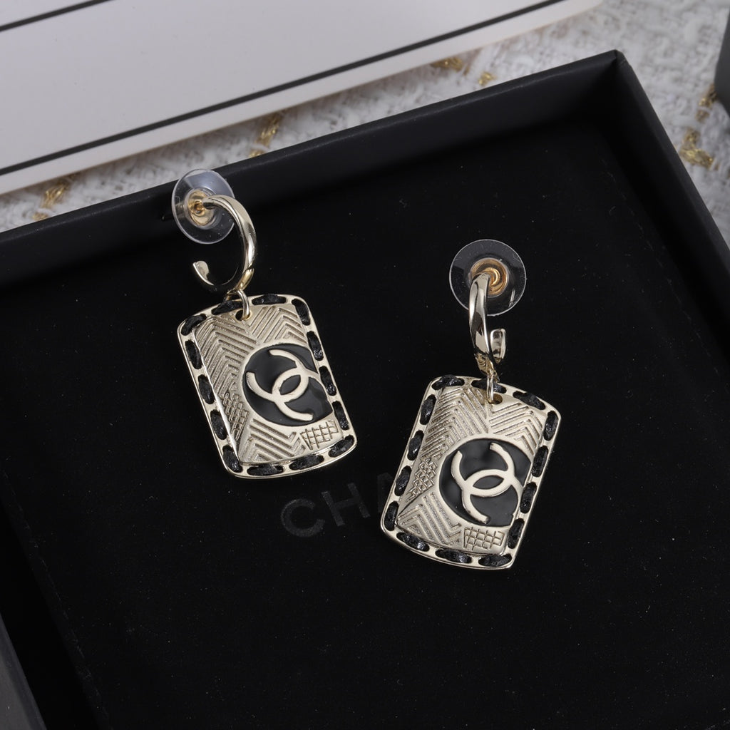 X1Z54C311E Popular Earrings