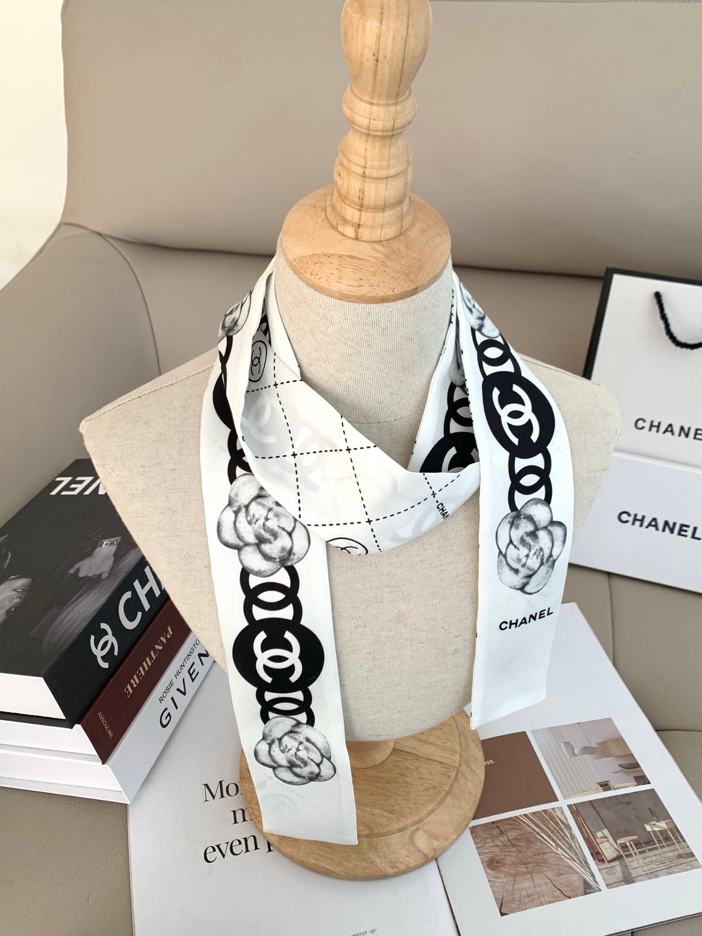 W1N46C43 Popular Silk Scarve