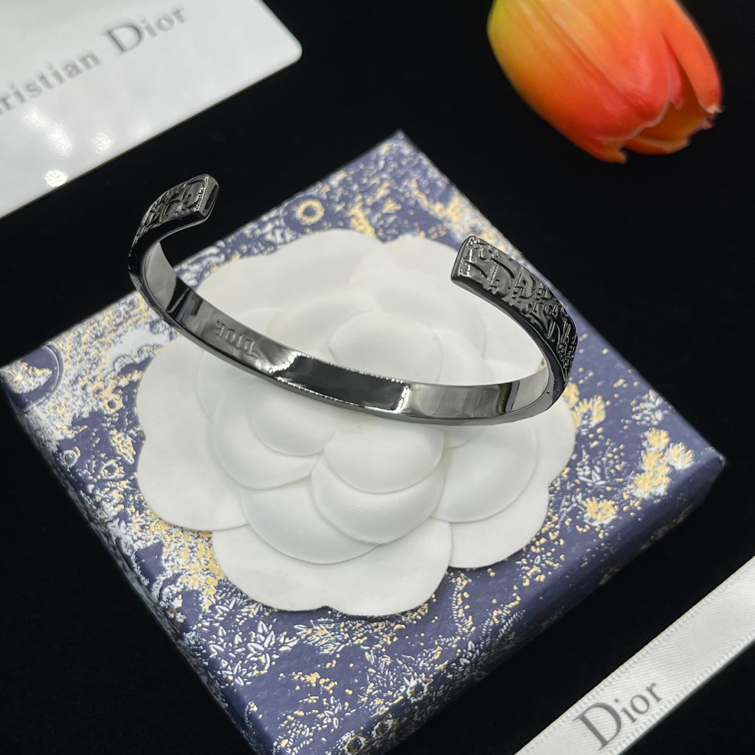 X1Z94D672K  Popular Bracelets