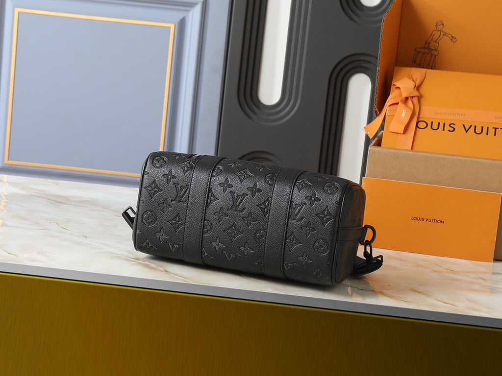 B1R15E144 Popular leather bag