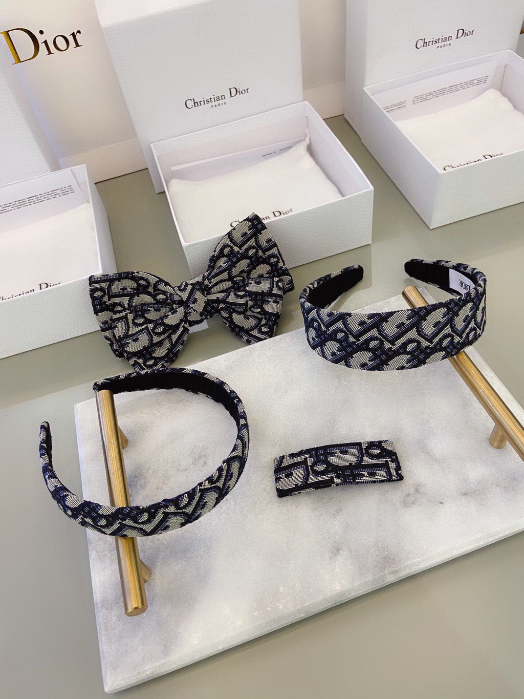 F1X36D27 (A set with 4 items )Popular hair ornament