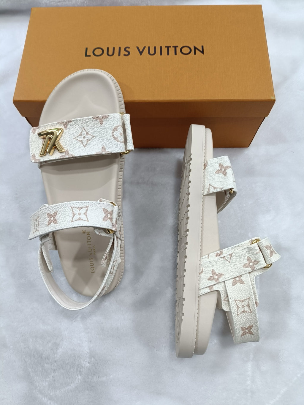 Z5LE211 Popular sandals