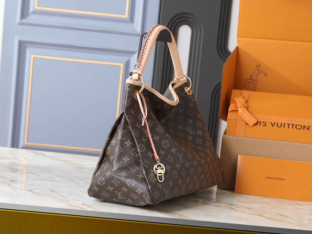 B1P46E65 Popular leather bag