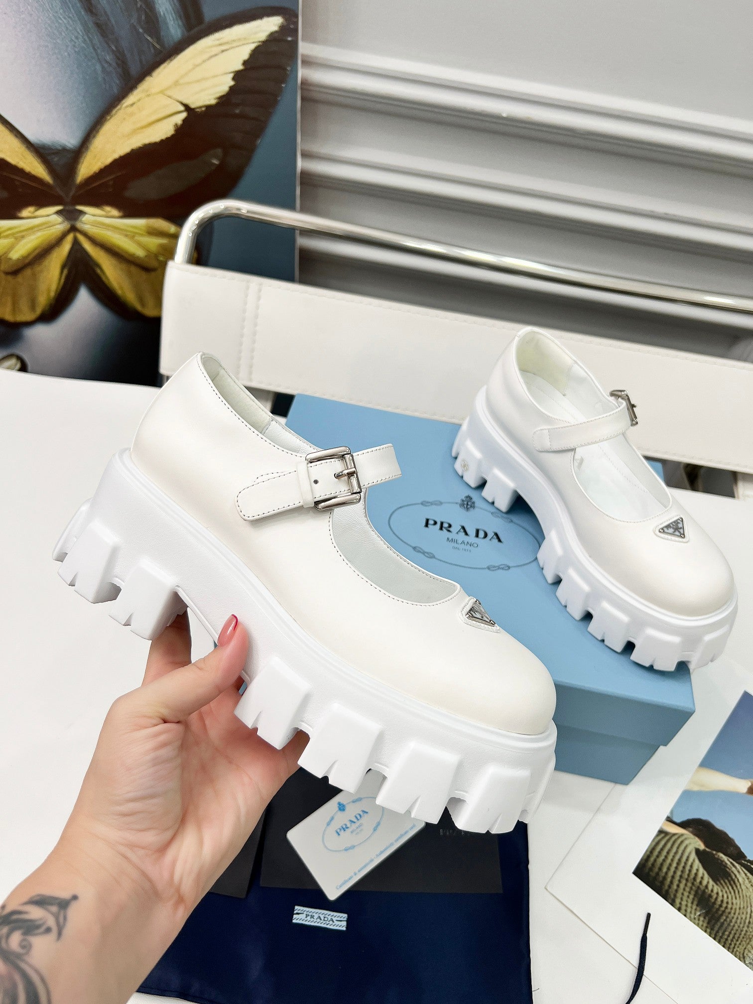 Z2Q95P143  Popular high-quality leather Shoes