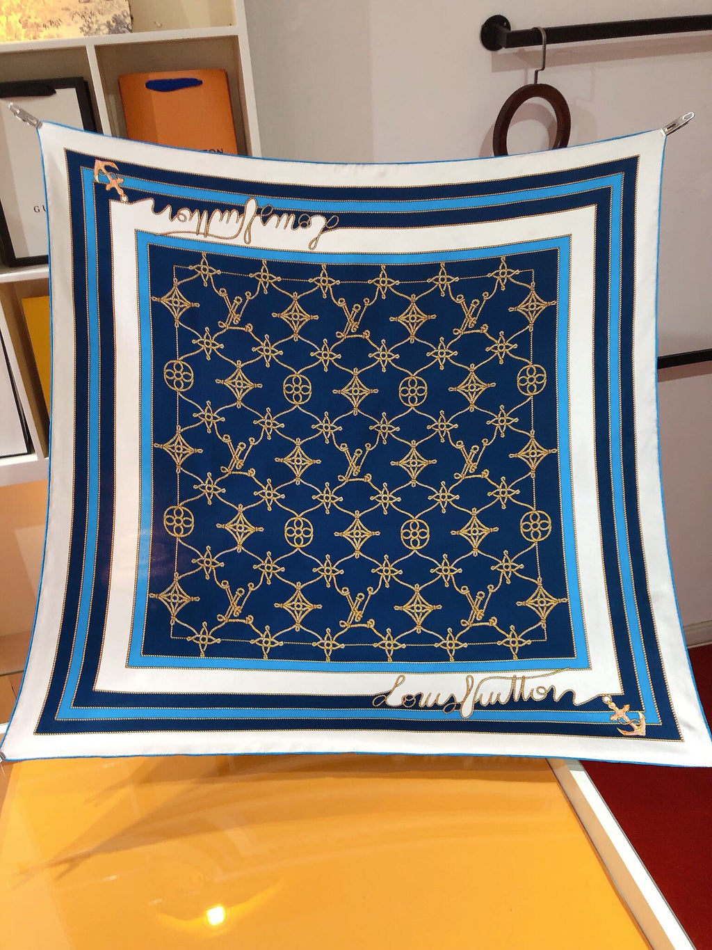 W1N36E3 Popular Silk Scarve
