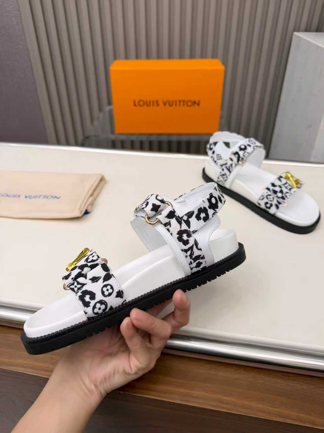 Z2P36E16 Popular high-quality Shoes