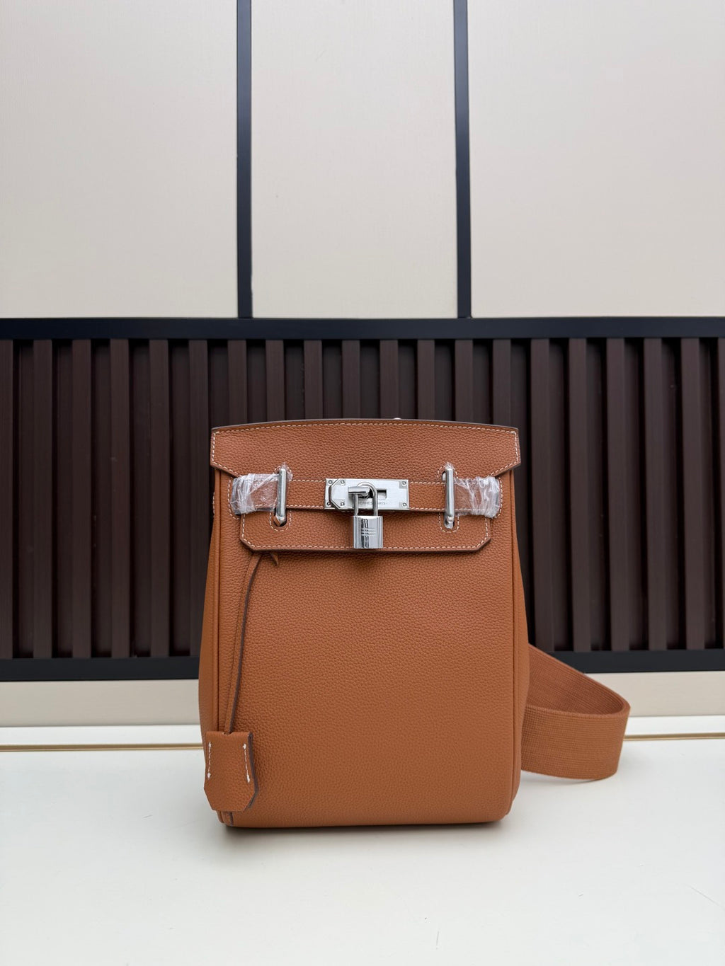 B1P36H45 Popular leather bag