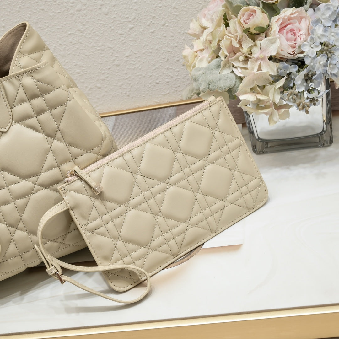 B12X44D359 Popular   leather bag 