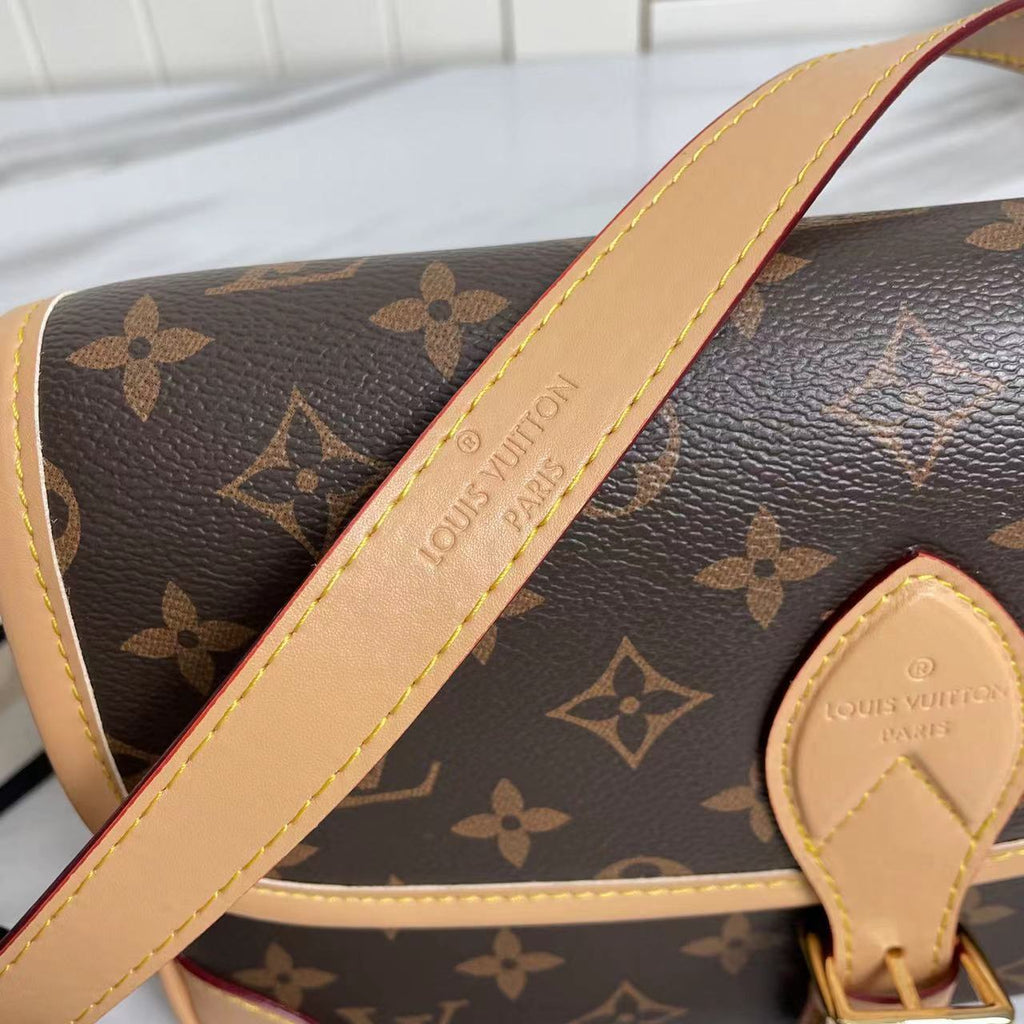 B12X73E28 Popular leather bag 