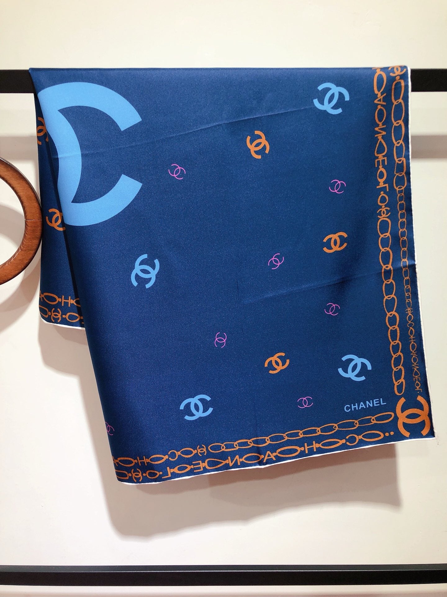 W1N46C13 Popular Silk Scarve