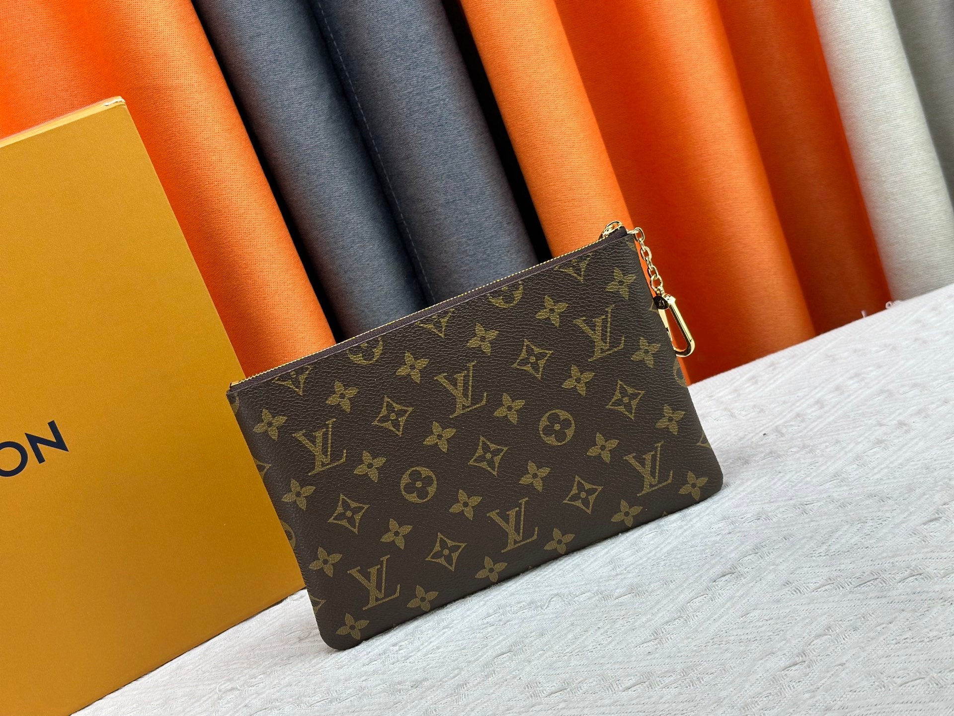 B1R15E90  Popular  leather bag