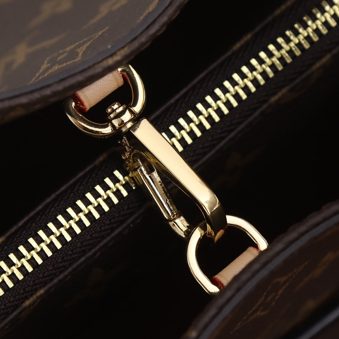 B12X44E317 Popular   leather bag 