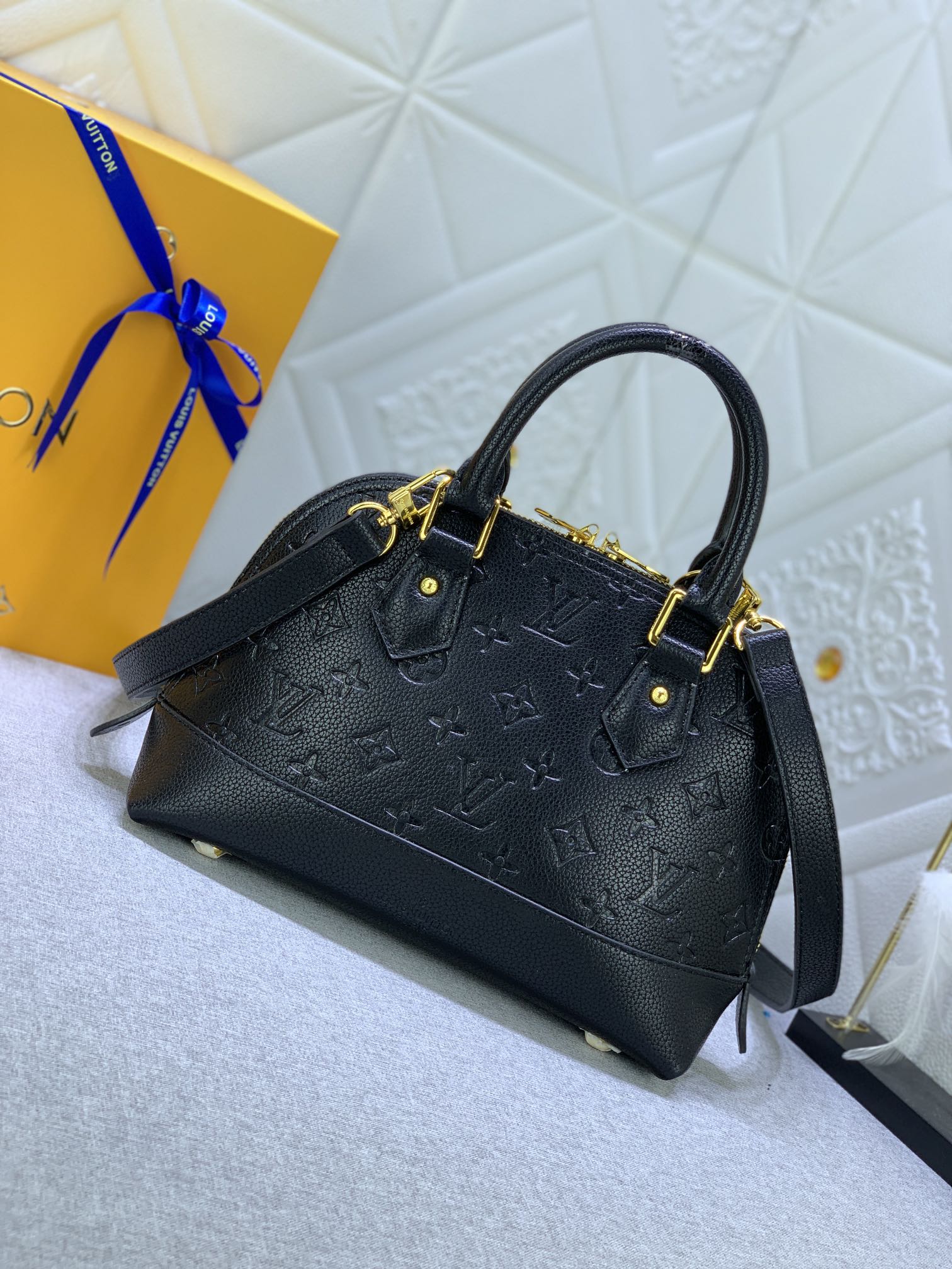 B12X44E319 Popular  leather bag 
