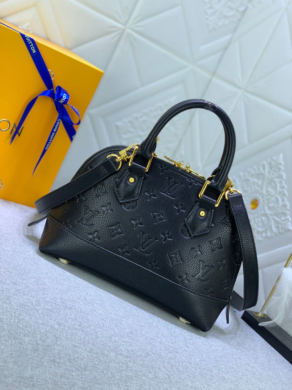 B12X44E319 Popular  leather bag 