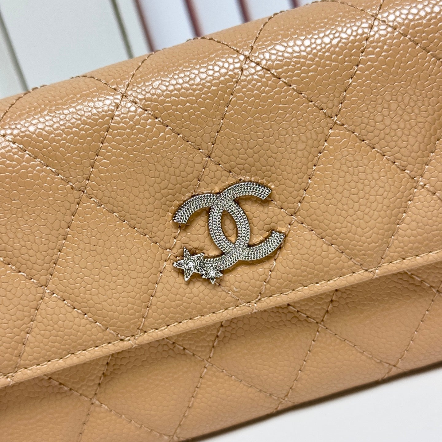 B1N36C21 Popular  leather  Wallets