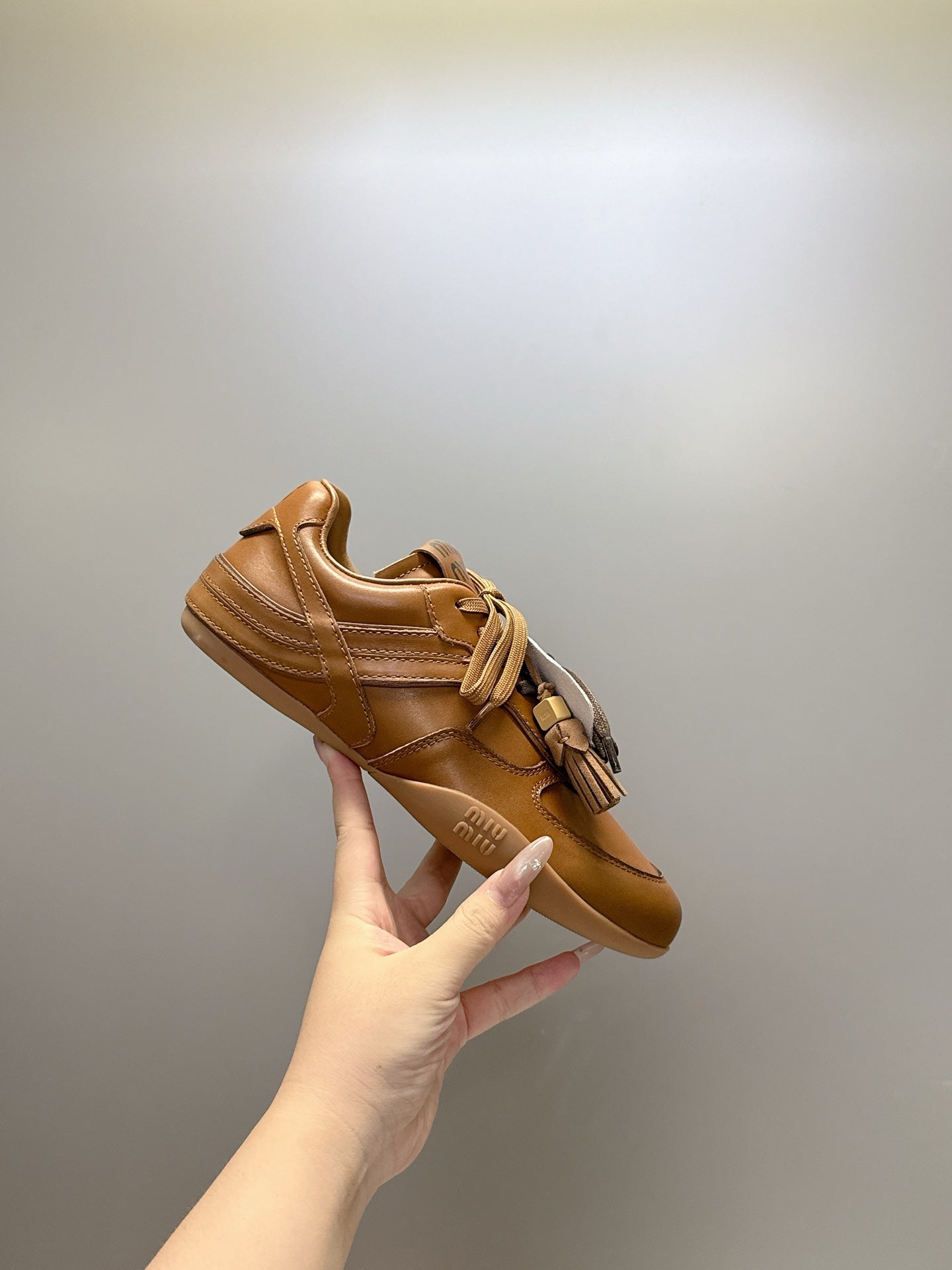 Z2Q105A261 Popular high-quality Shoes