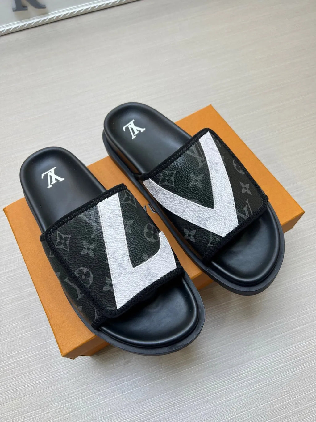Z5WE251 Popular Slippers