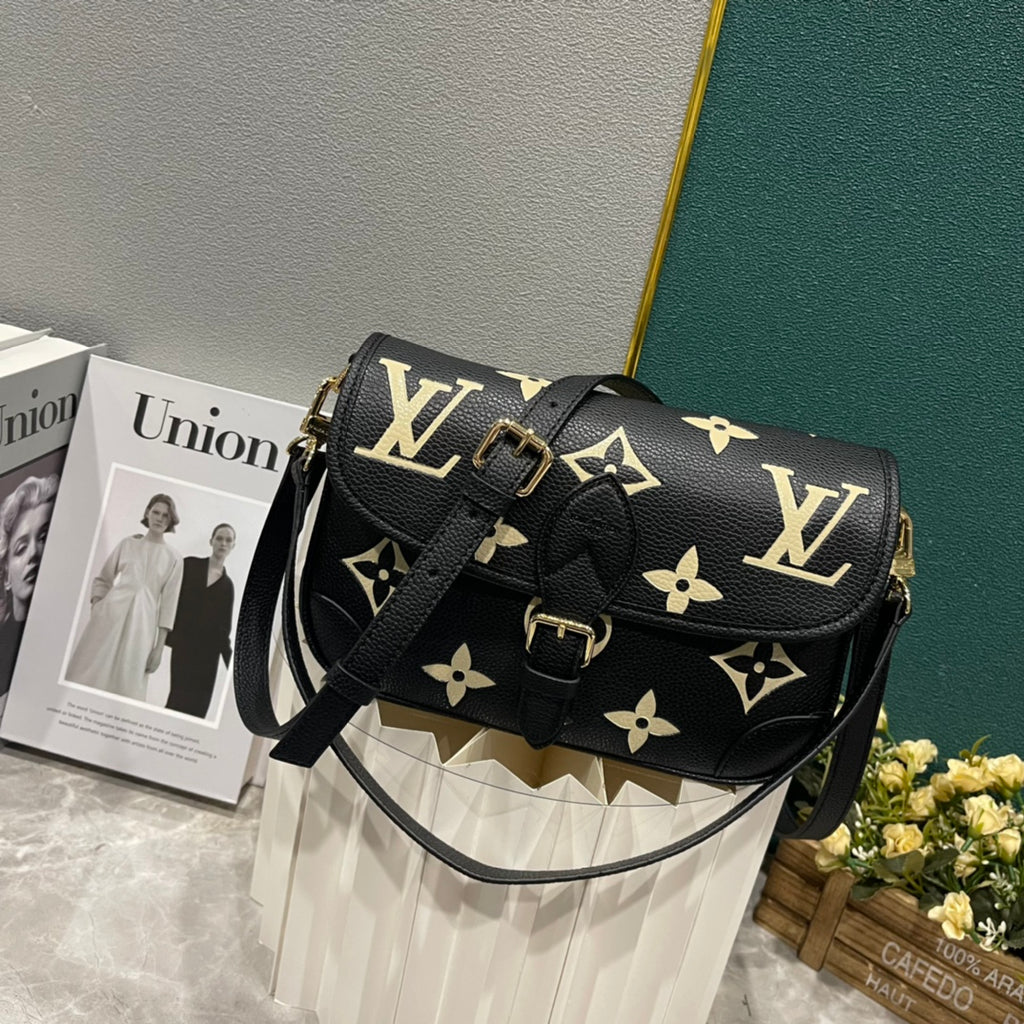 B12X44E318 Popular   leather bag 
