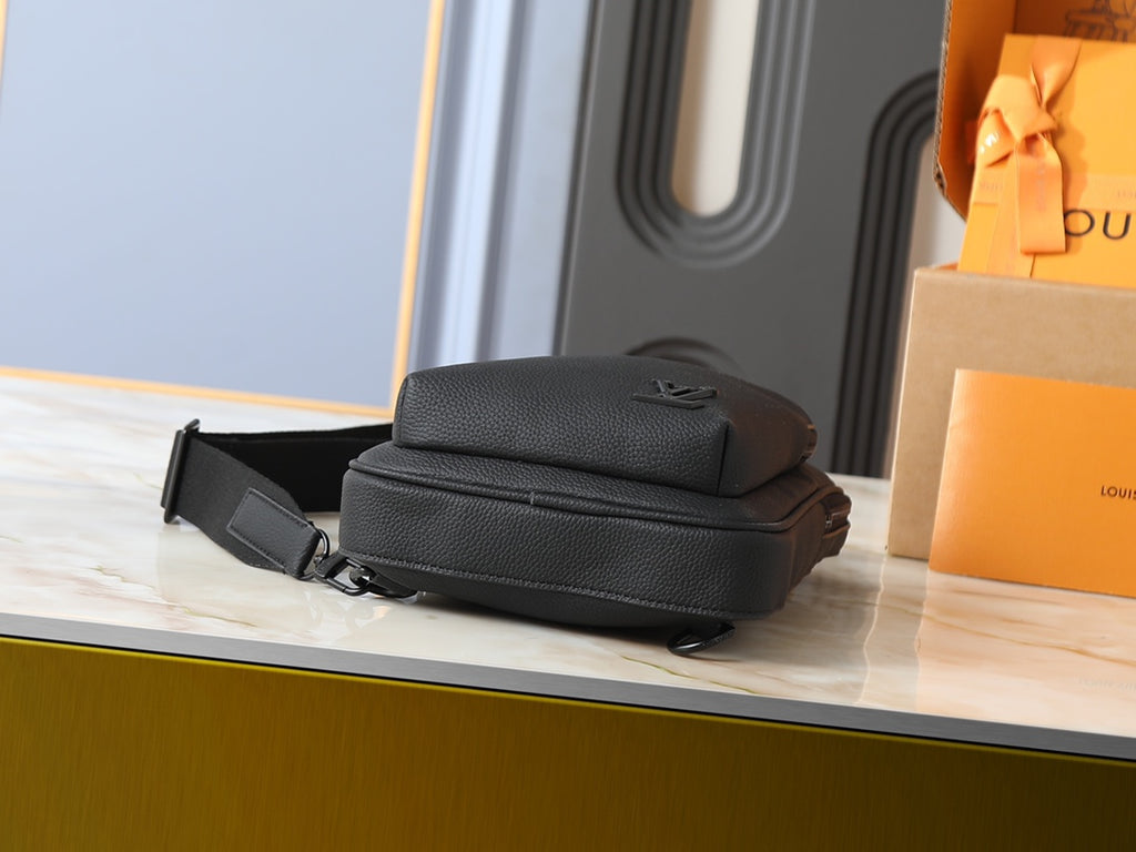B1P46E24 Popular leather bag