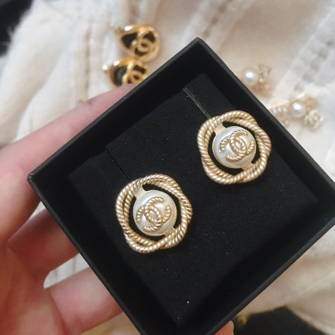 X1Q45C9E Popular Earrings